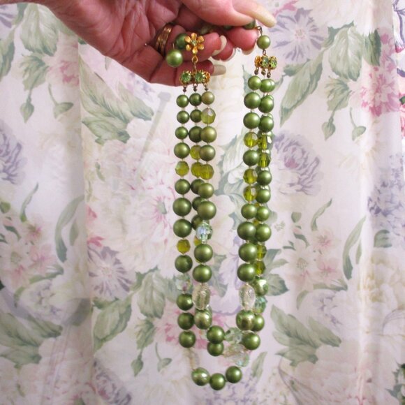 DE MARIO Three Strand Satin Green Aurora Borealis Rock Crystal Bead Necklace - Picture 6 of 14